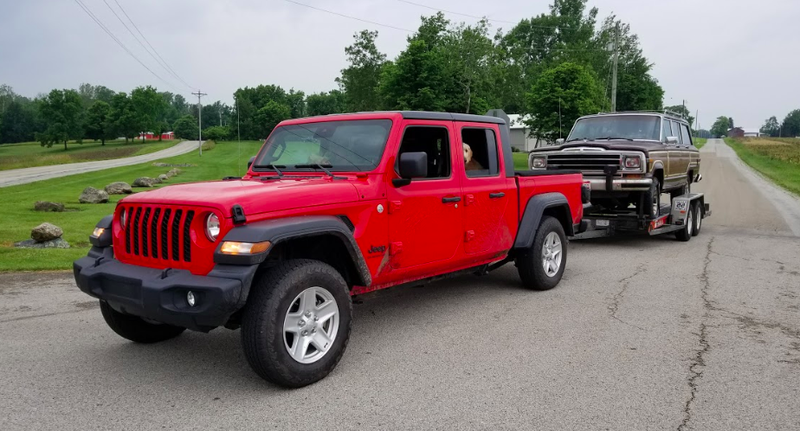 Illustration for article titled What It Was Like Towing a Free Jeep Grand Wagoneer With the 2020 Jeep Gladiator
